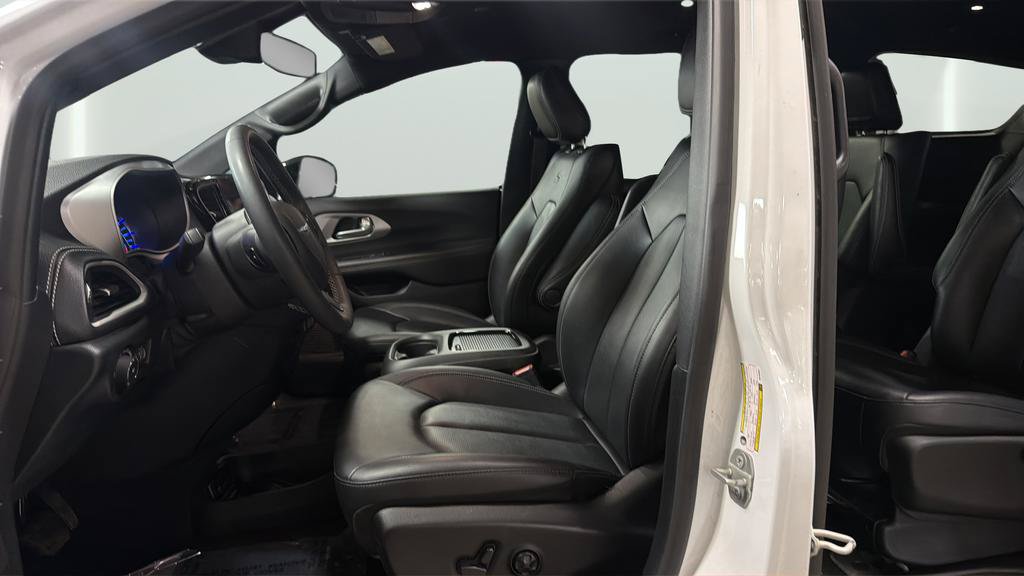 Used 2024 Chrysler Pacifica Limited FWD image 23