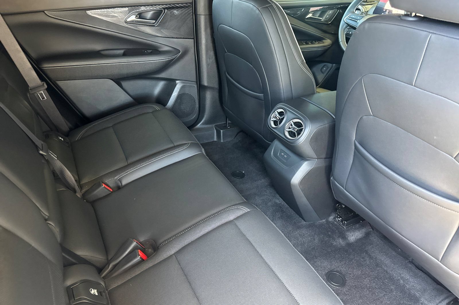 Used 2024 Chevrolet Blazer EV LT AWD/4WD image 18