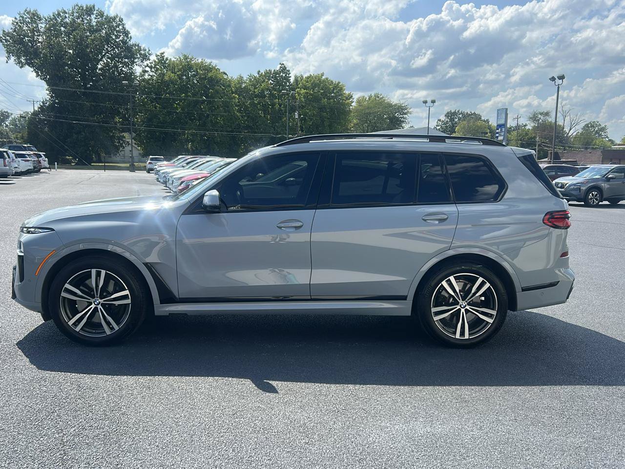 Used 2024 BMW X7 xDrive40i w/ M Sport Package AWD/4WD image 8