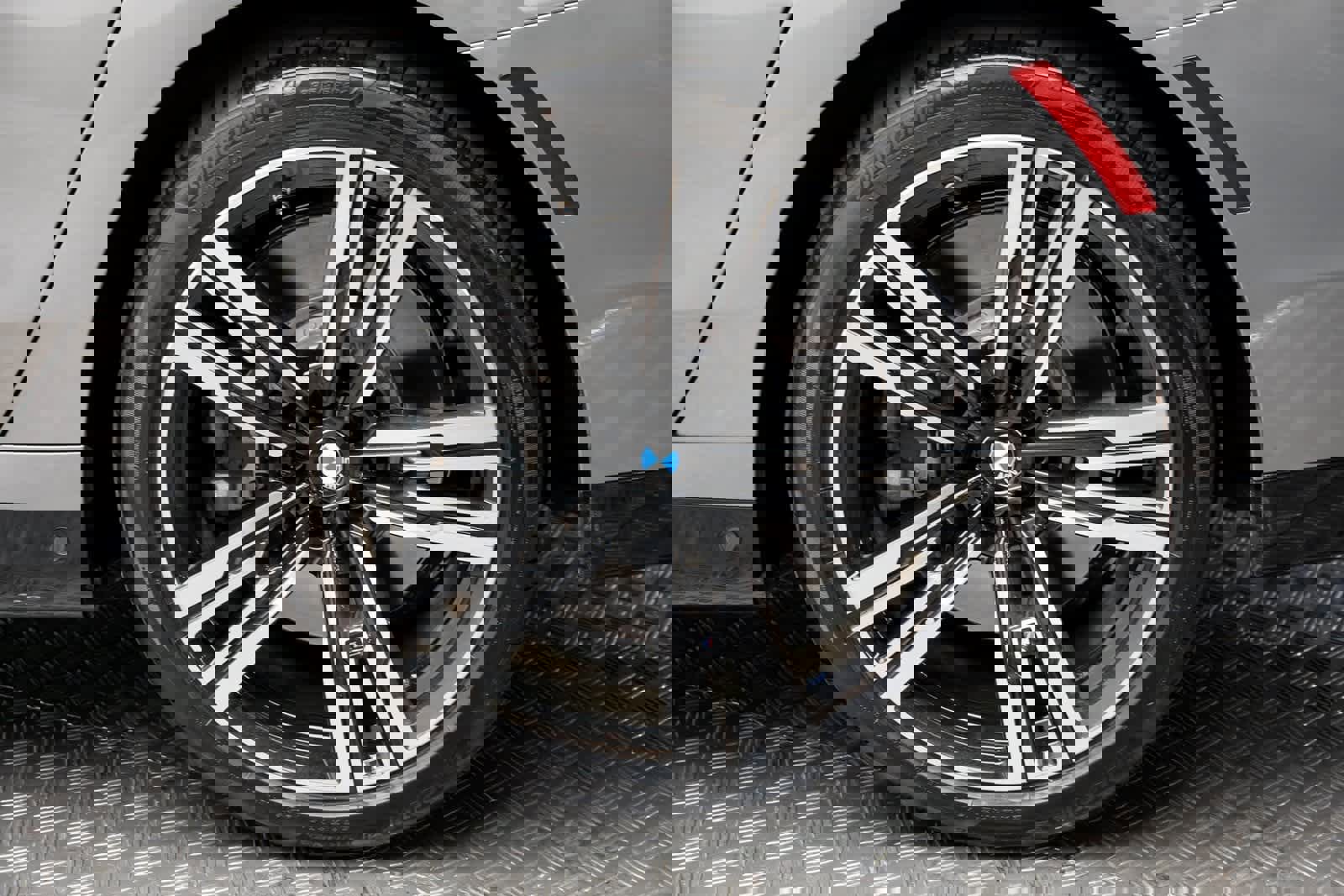 Used 2024 BMW 760i xDrive w/ Executive Package image 54