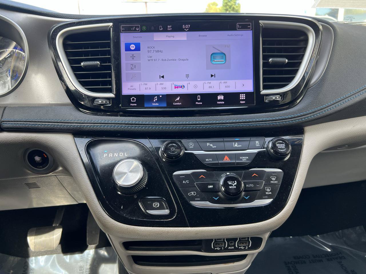 Used 2021 Chrysler Pacifica Touring-L FWD image 19