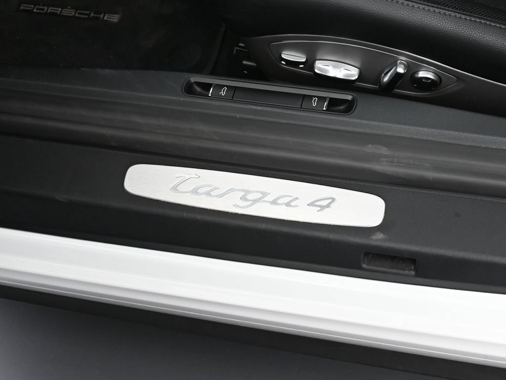 Certified 2019 Porsche 911 Targa 4 AWD/4WD image 17