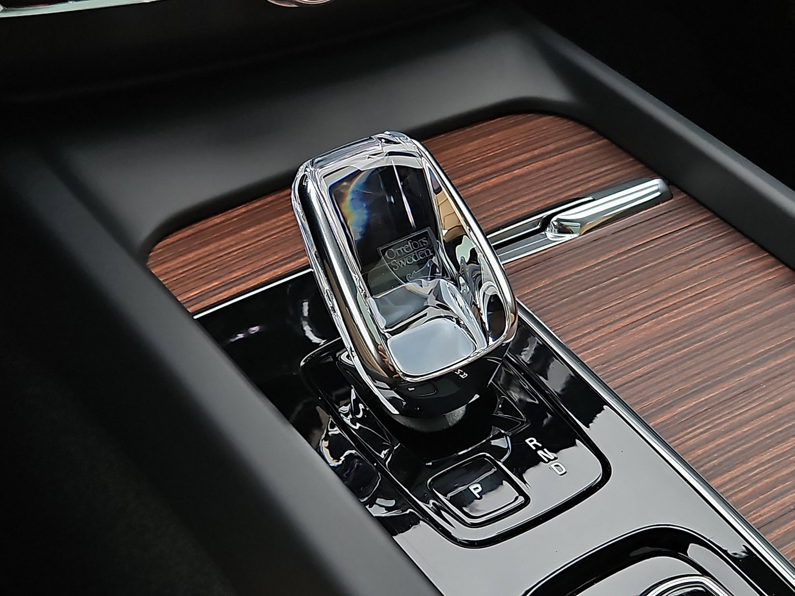 Certified 2024 Volvo XC60 B5 Ultimate w/ Climate Package image 15