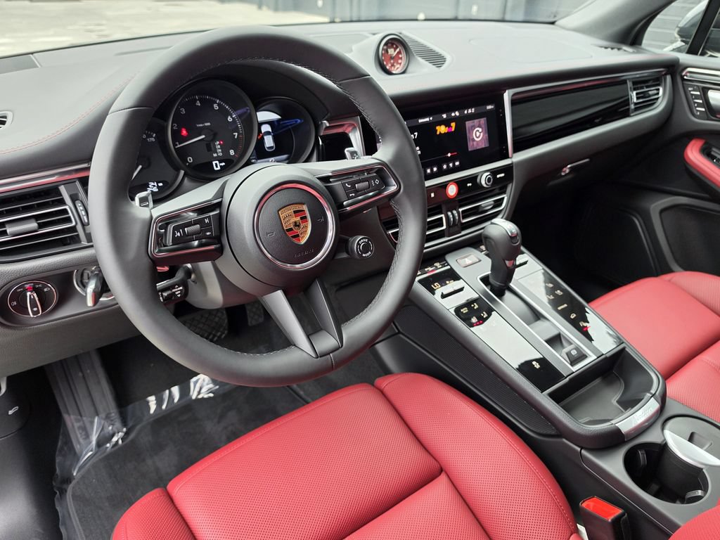 New 2026 Porsche Macan AWD/4WD image 4