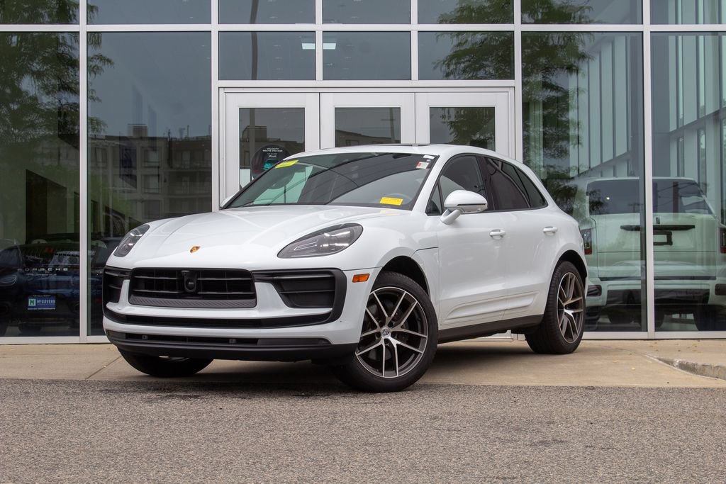 Used 2025 Porsche Macan AWD/4WD image 1