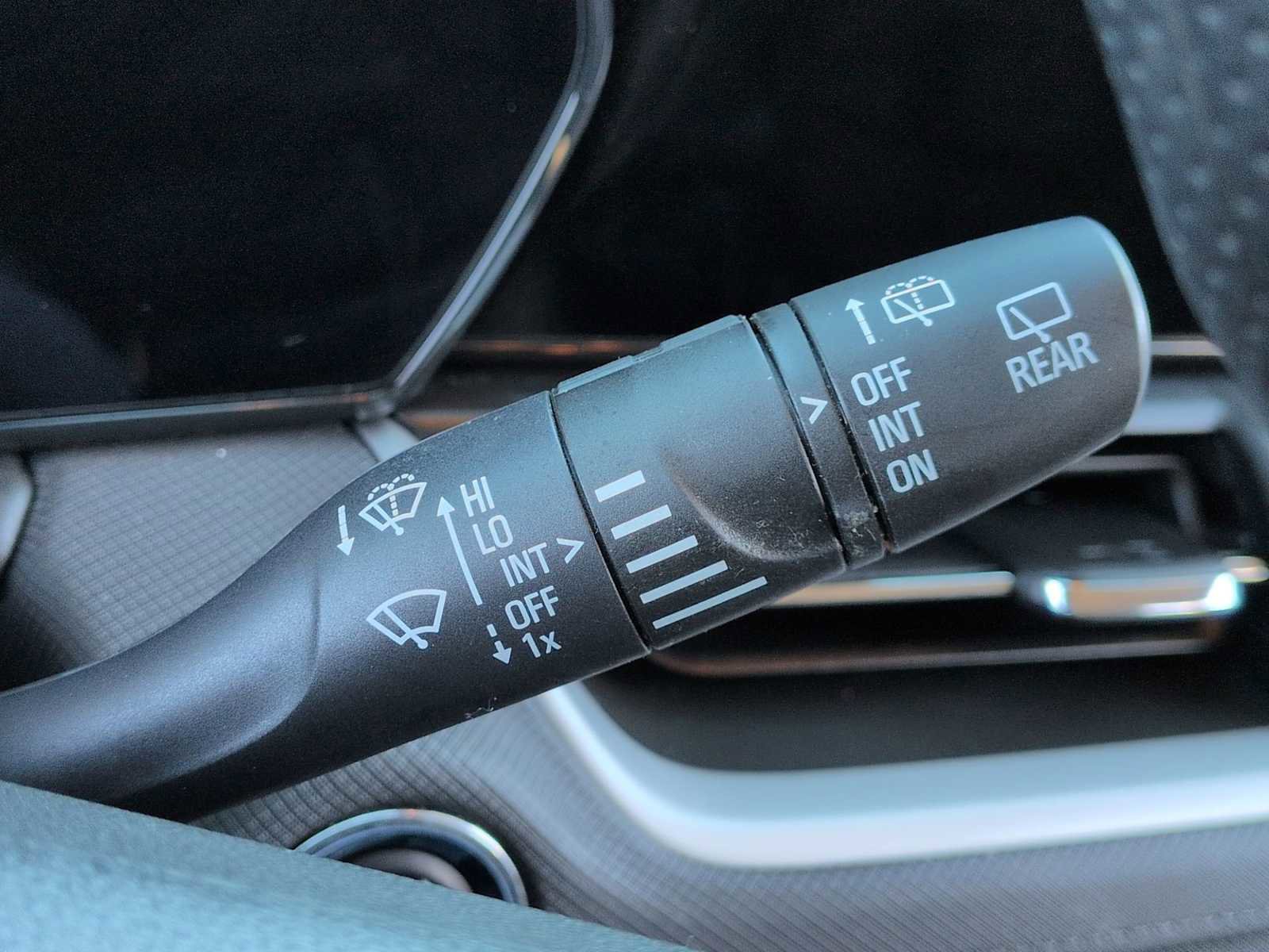 Used 2025 Chevrolet TrailBlazer LS image 42