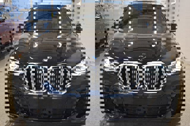 Used 2022 BMW X6 xDrive40i w/ M Sport Package image 3