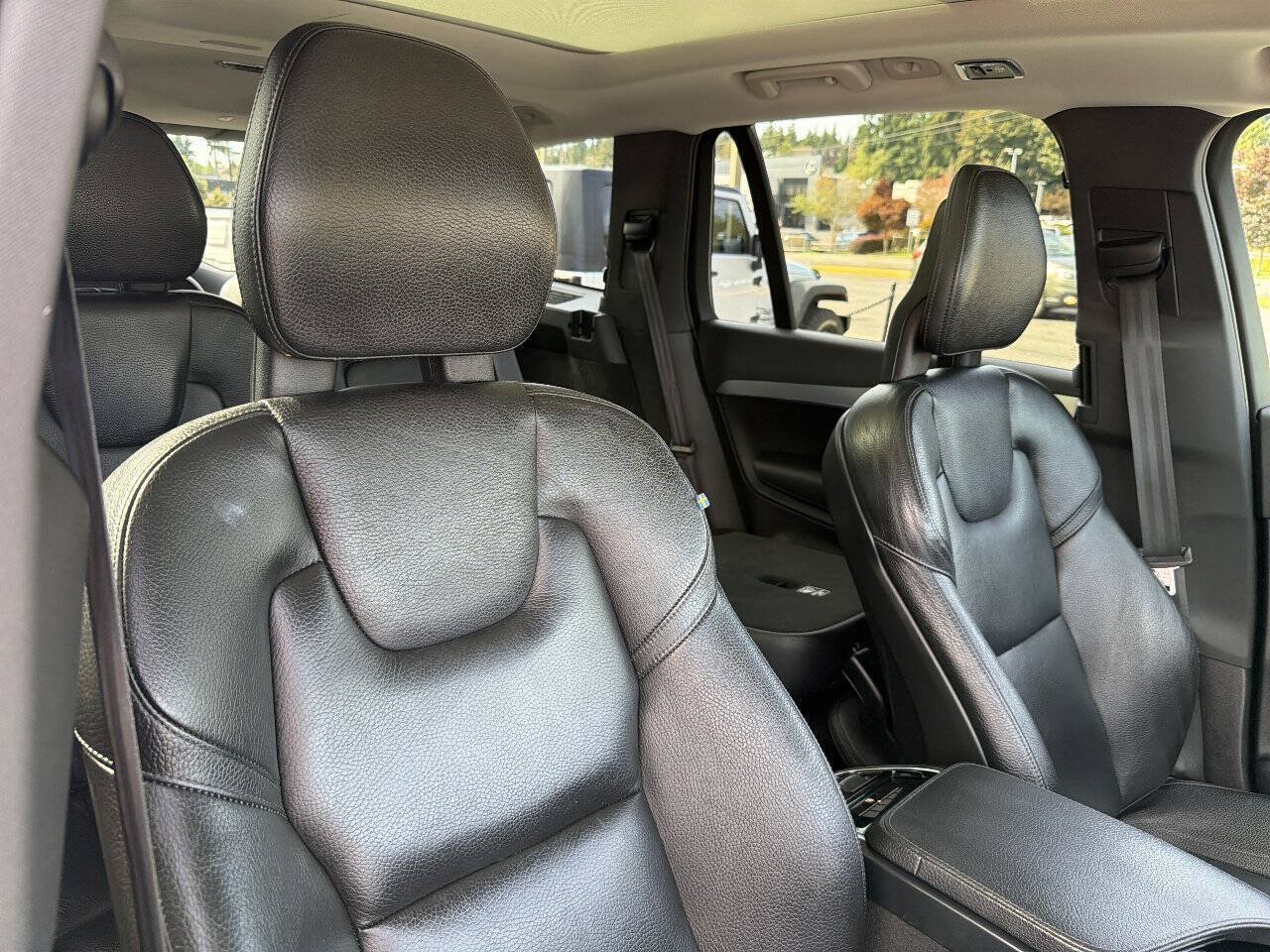 Used 2018 Volvo XC90 T5 Momentum w/ Convenience Package AWD/4WD image 17