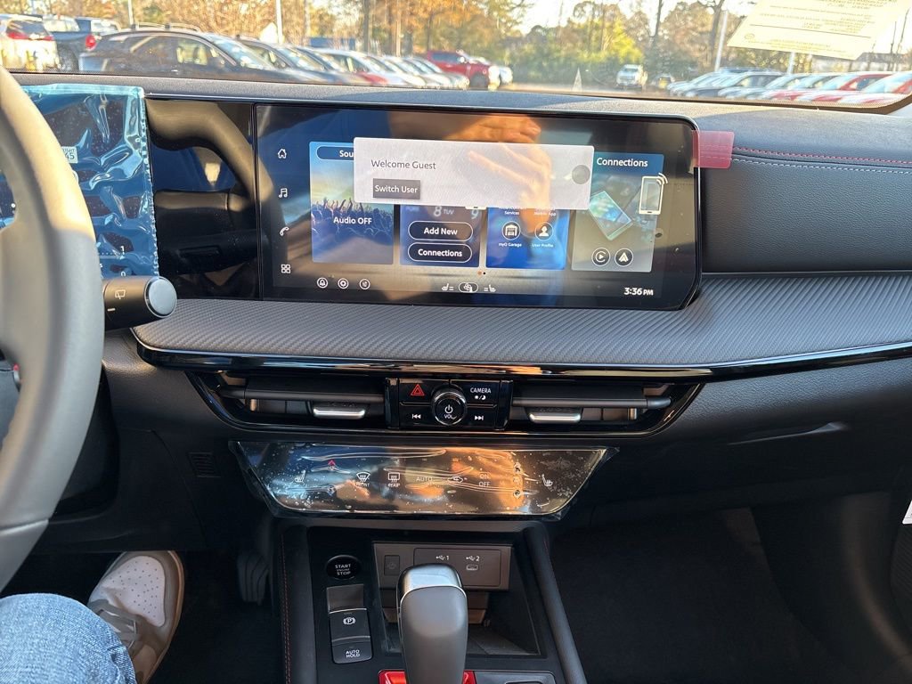 New 2026 Nissan Kicks SR w/ Cold Weather Package FWD image 11