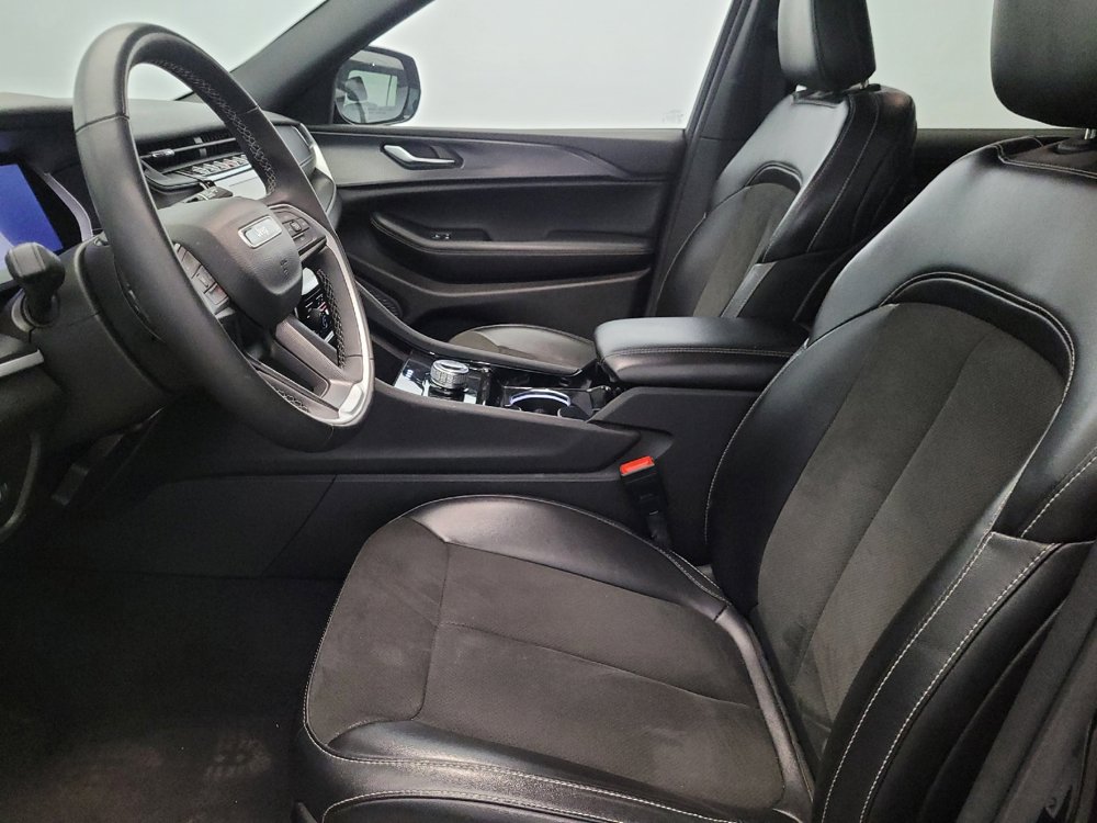 Used 2023 Jeep Grand Cherokee L Laredo image 17