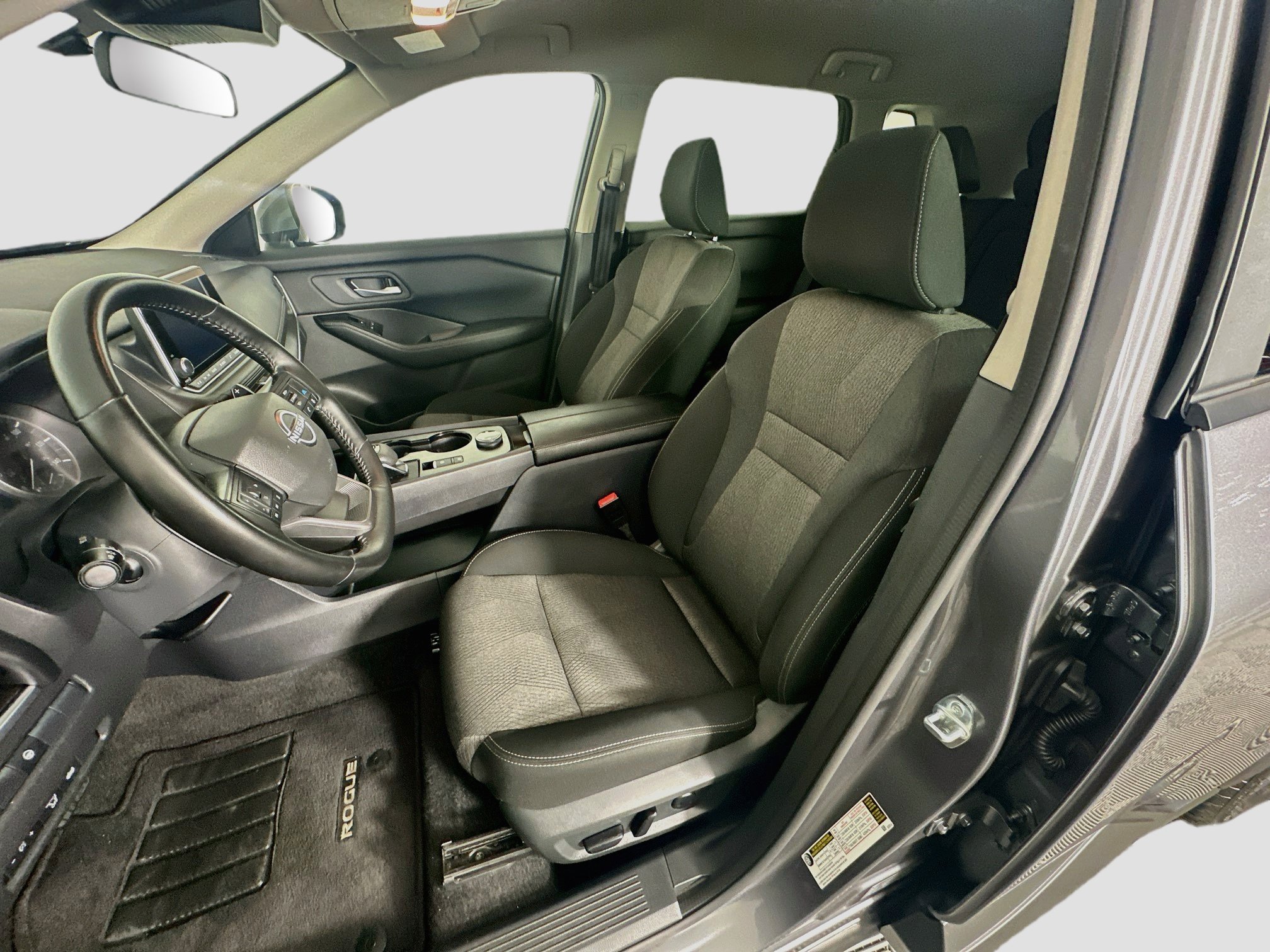Used 2025 Nissan Rogue SV AWD/4WD image 13