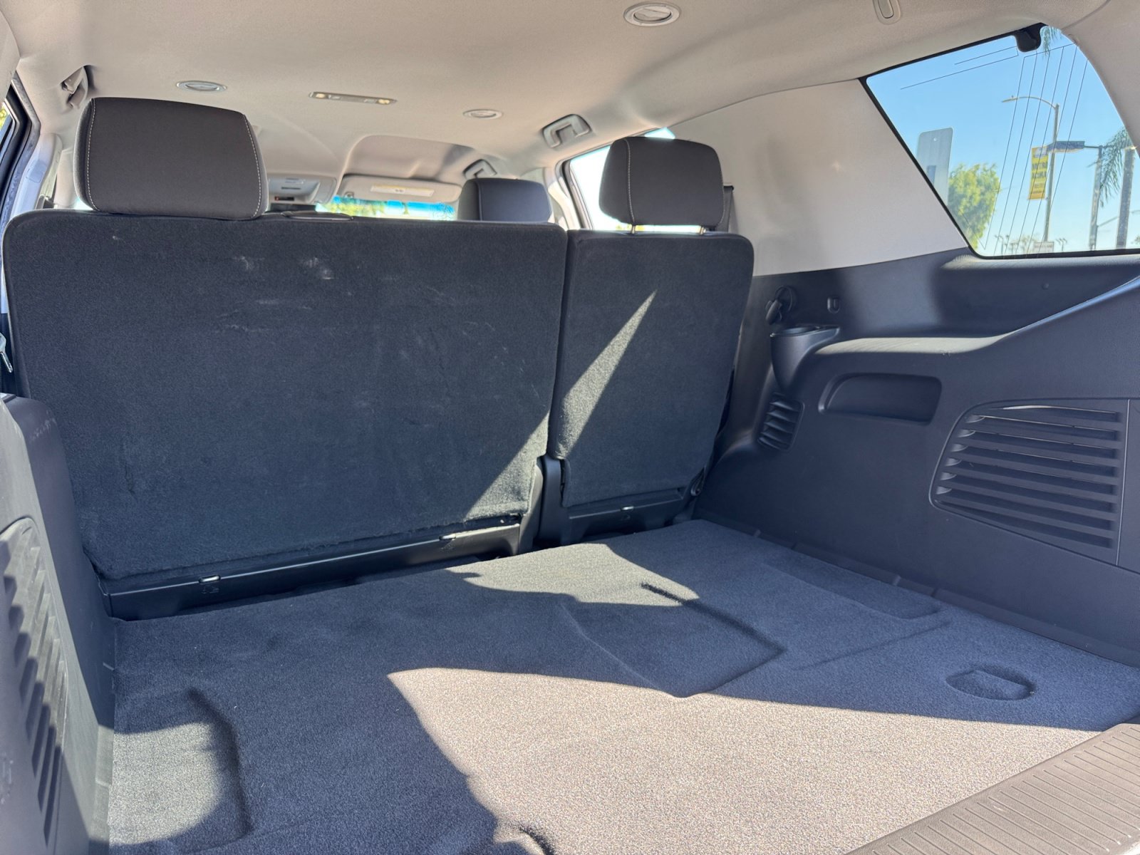 Used 2020 Chevrolet Tahoe LS w/ Enhanced Driver Alert Package RWD image 18