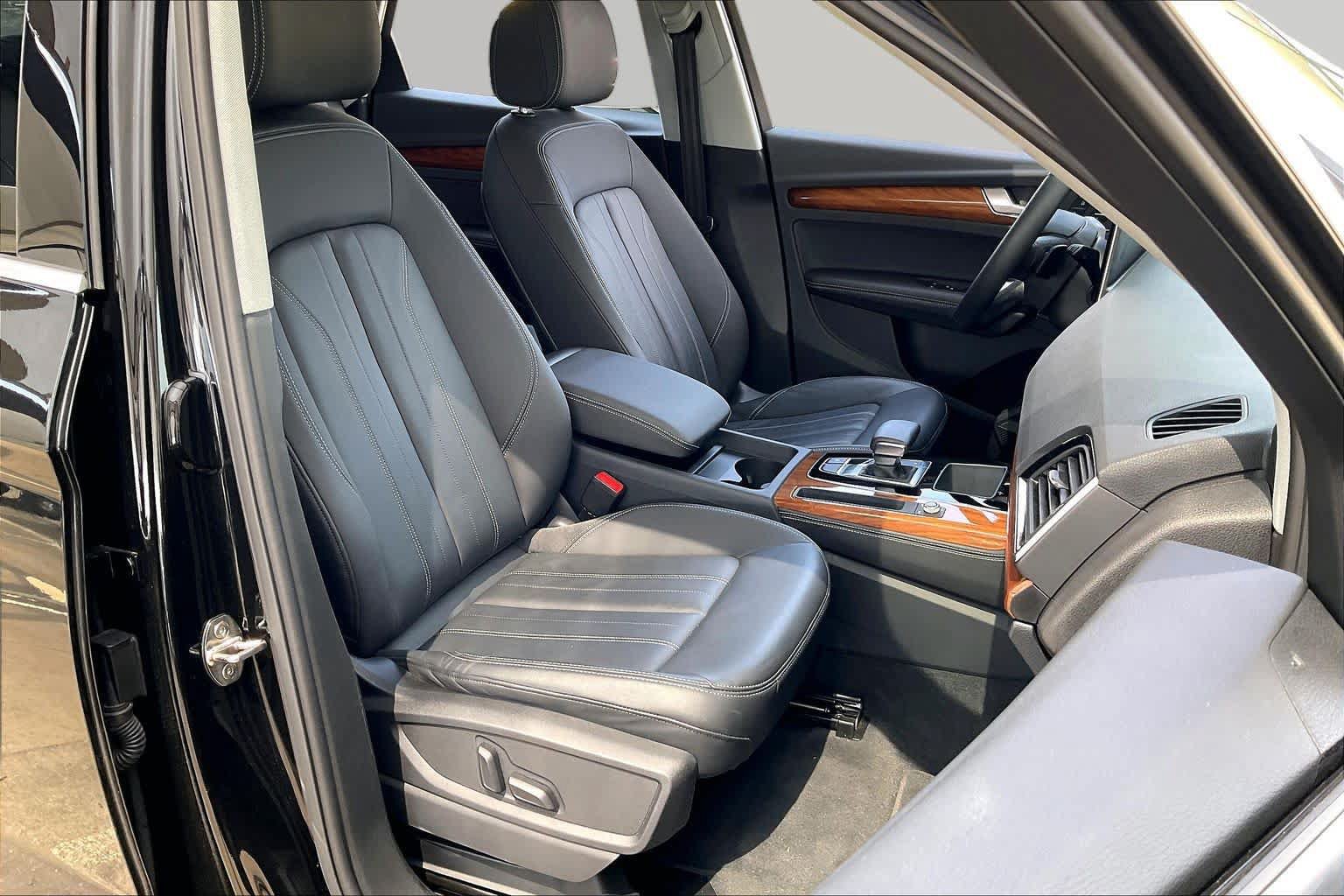 Used 2023 Audi Q5 2.0T Premium Plus w/ Premium Plus Package AWD/4WD image 9
