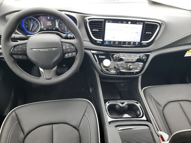 New 2027 Chrysler Pacifica Limited w/ Family Tech Group AWD/4WD image 13