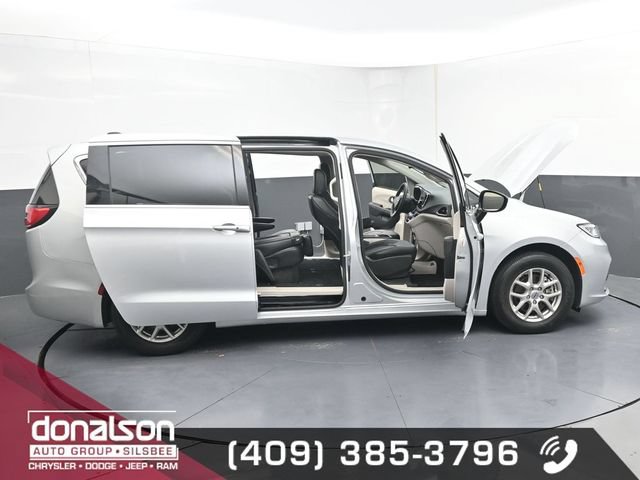 Used 2024 Chrysler Pacifica Touring-L FWD image 22