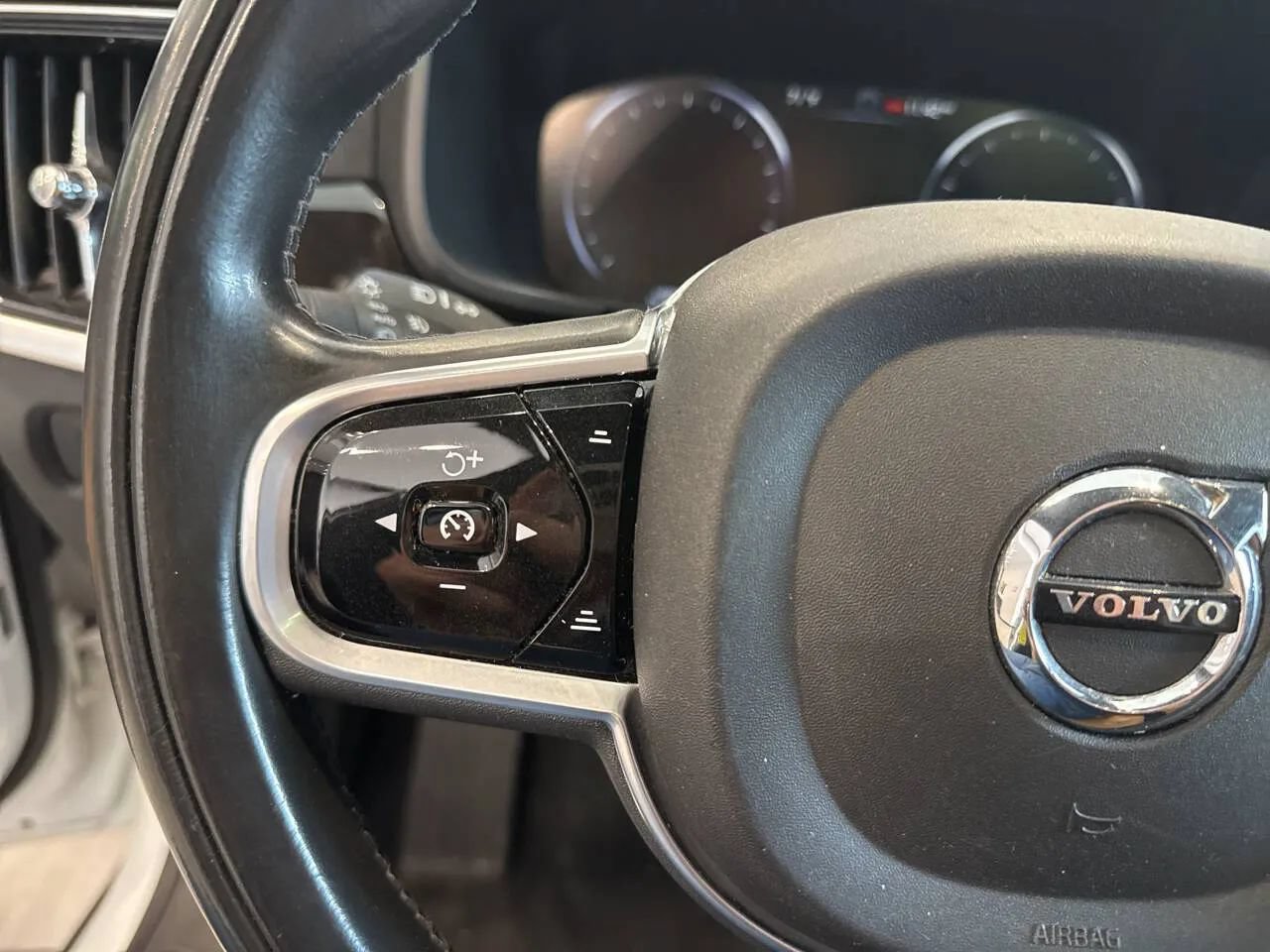 Used 2018 Volvo S90 T5 Momentum w/ Convenience Package AWD/4WD image 21