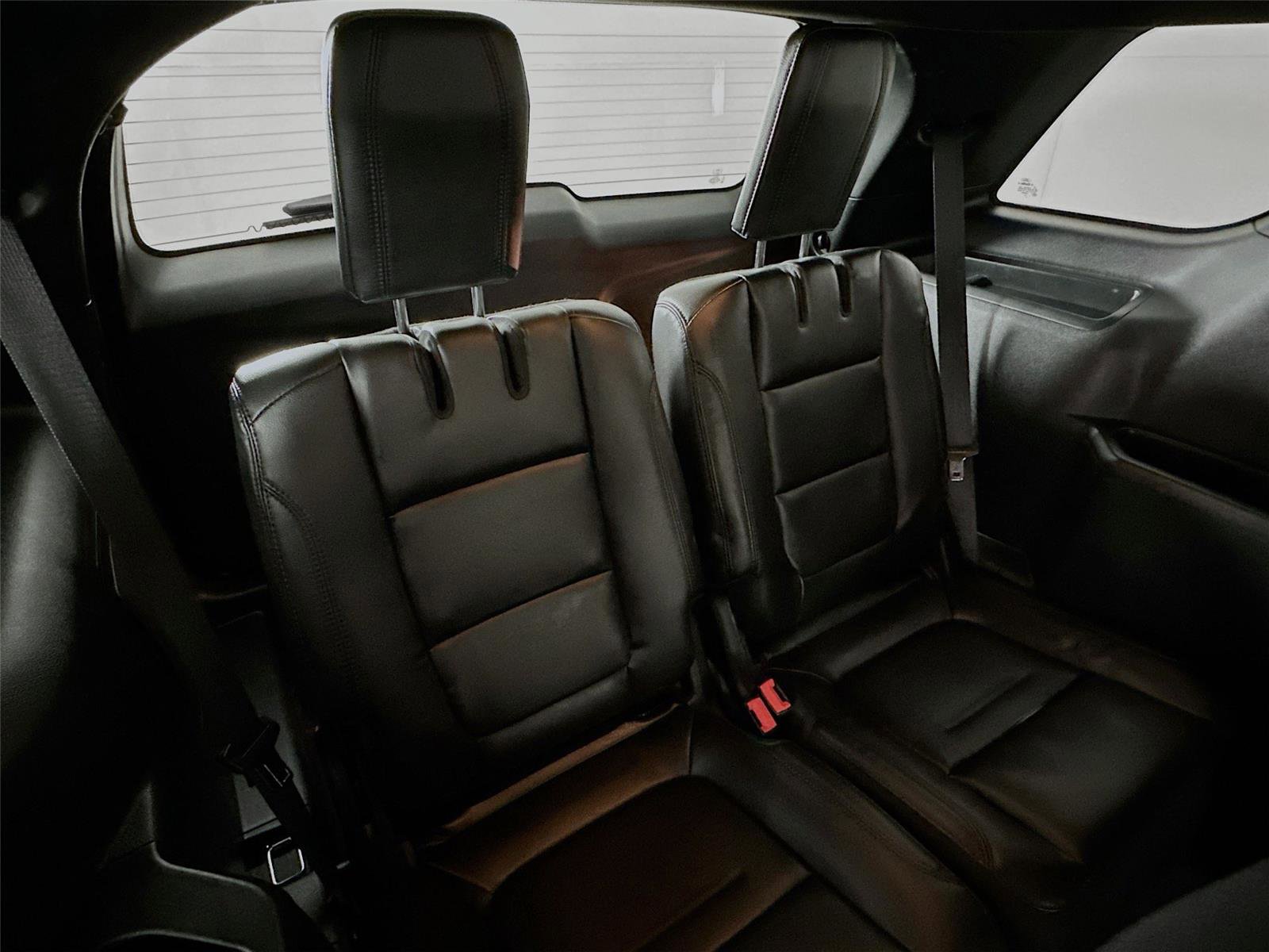 Used 2018 Ford Explorer XLT w/ Equipment Group 202A image 27