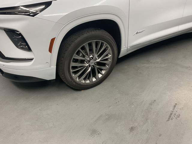 New 2026 Buick Enclave Avenir w/ Super Cruise Package FWD image 4