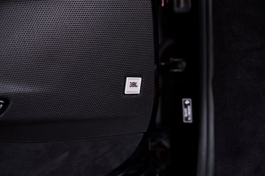 Used 2024 Ferrari SF90 Spider image 42