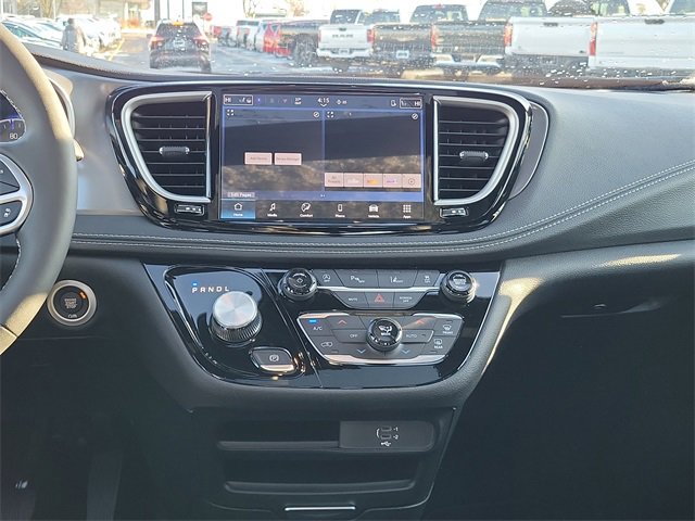 New 2026 Chrysler Pacifica Select image 24