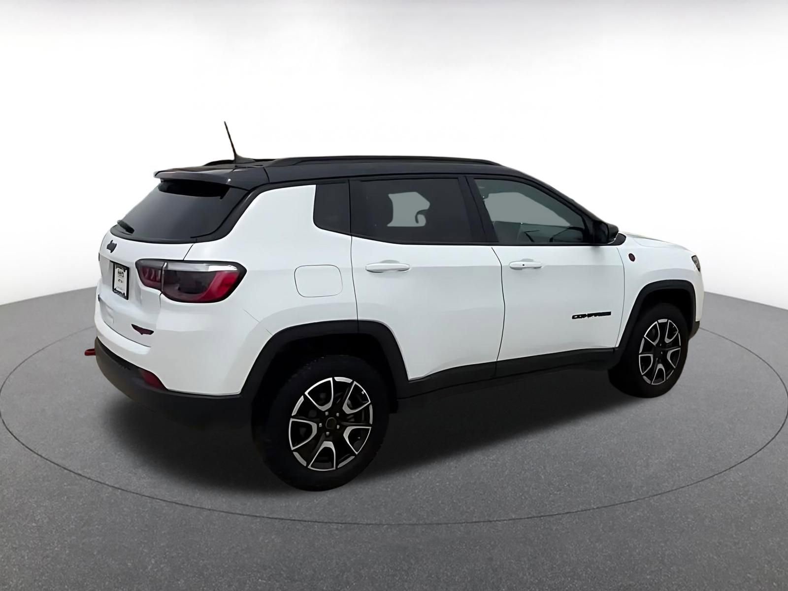 Used 2025 Jeep Compass Trailhawk AWD/4WD image 16