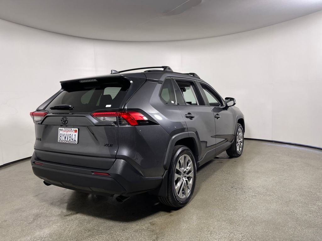Used 2021 Toyota RAV4 XLE Premium image 3
