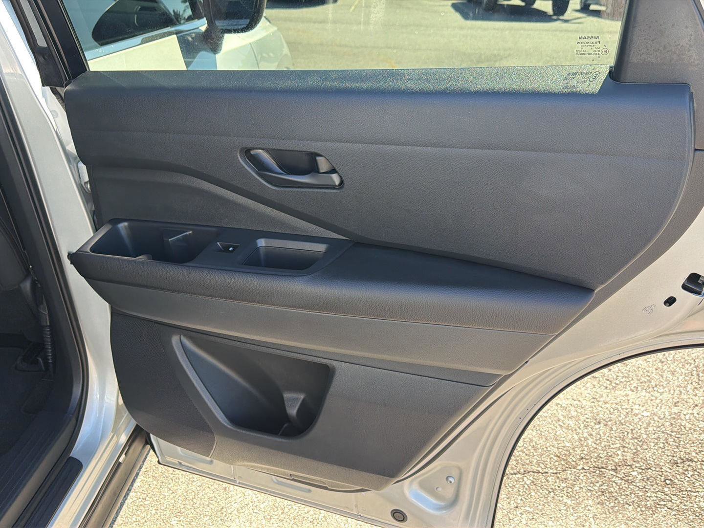 Used 2024 Nissan Pathfinder S FWD image 16