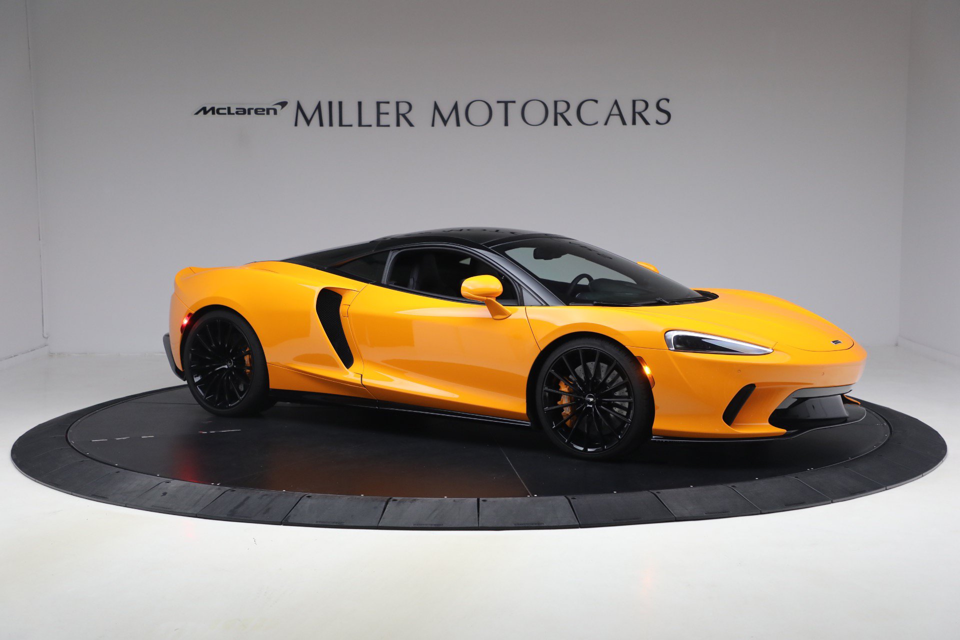 Used 2023 McLaren GT RWD image 10