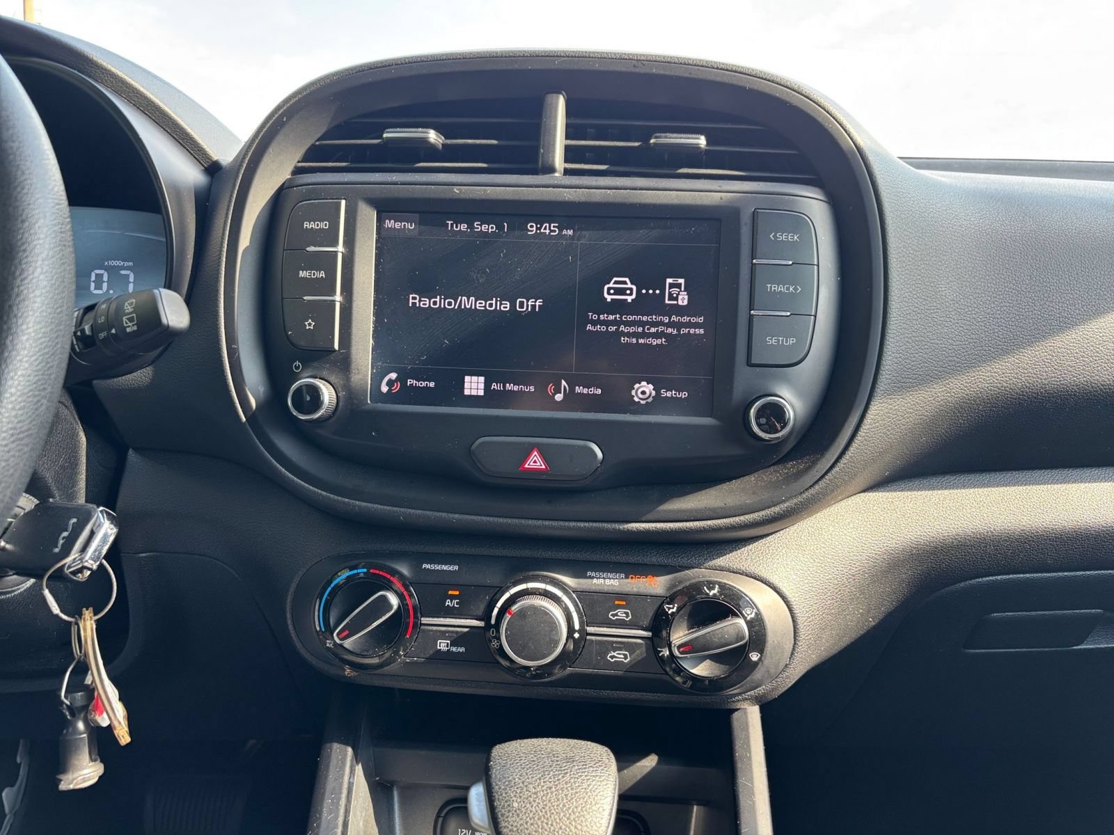Used 2025 Kia Soul LX w/ LX Technology Package FWD image 14