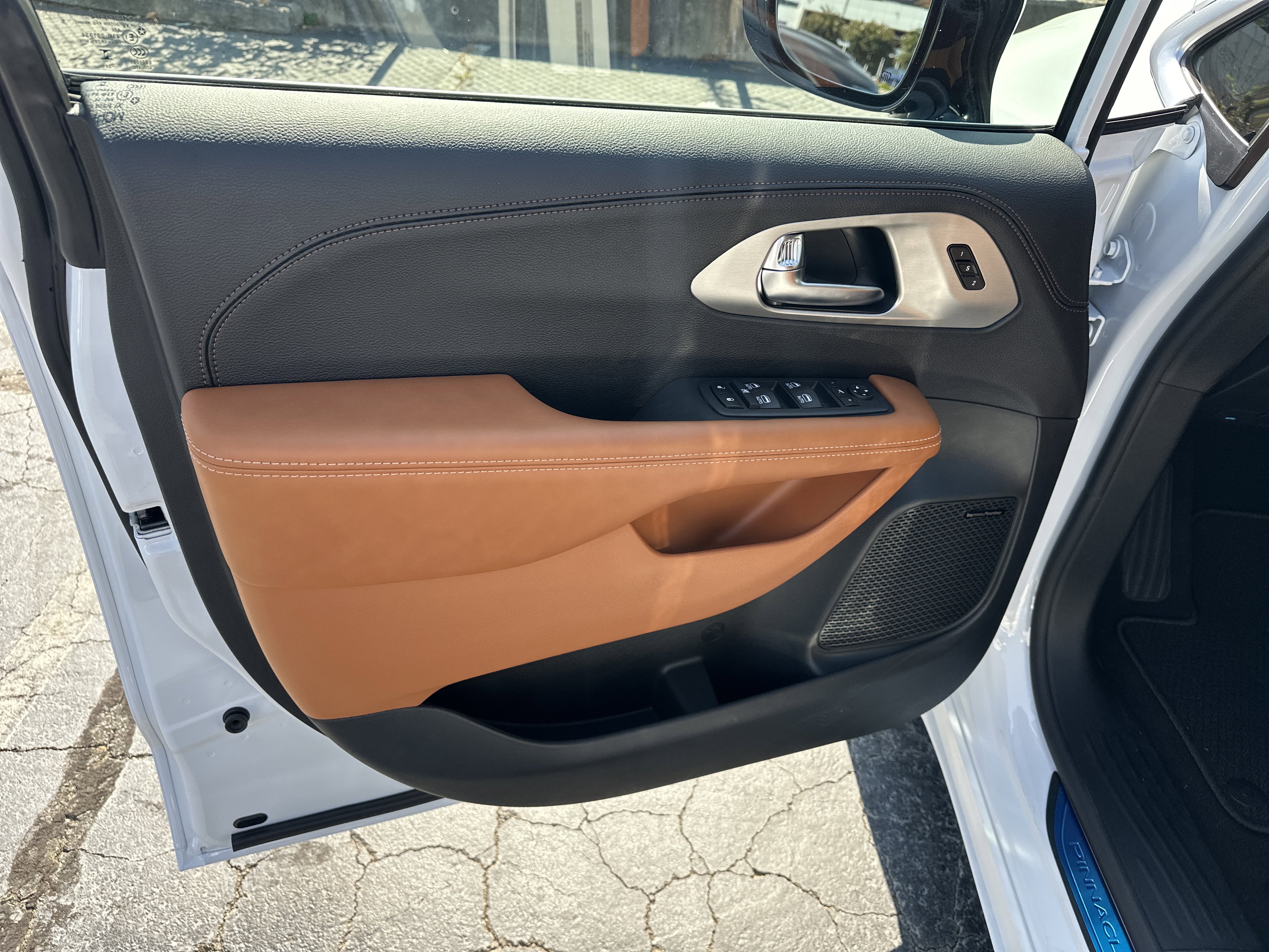 New 2026 Chrysler Pacifica Pinnacle image 12