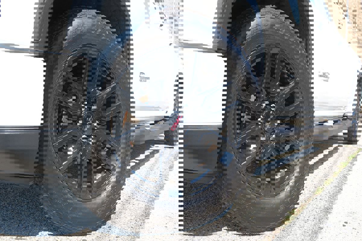 Used 2023 GMC Sierra 1500 Elevation image 44