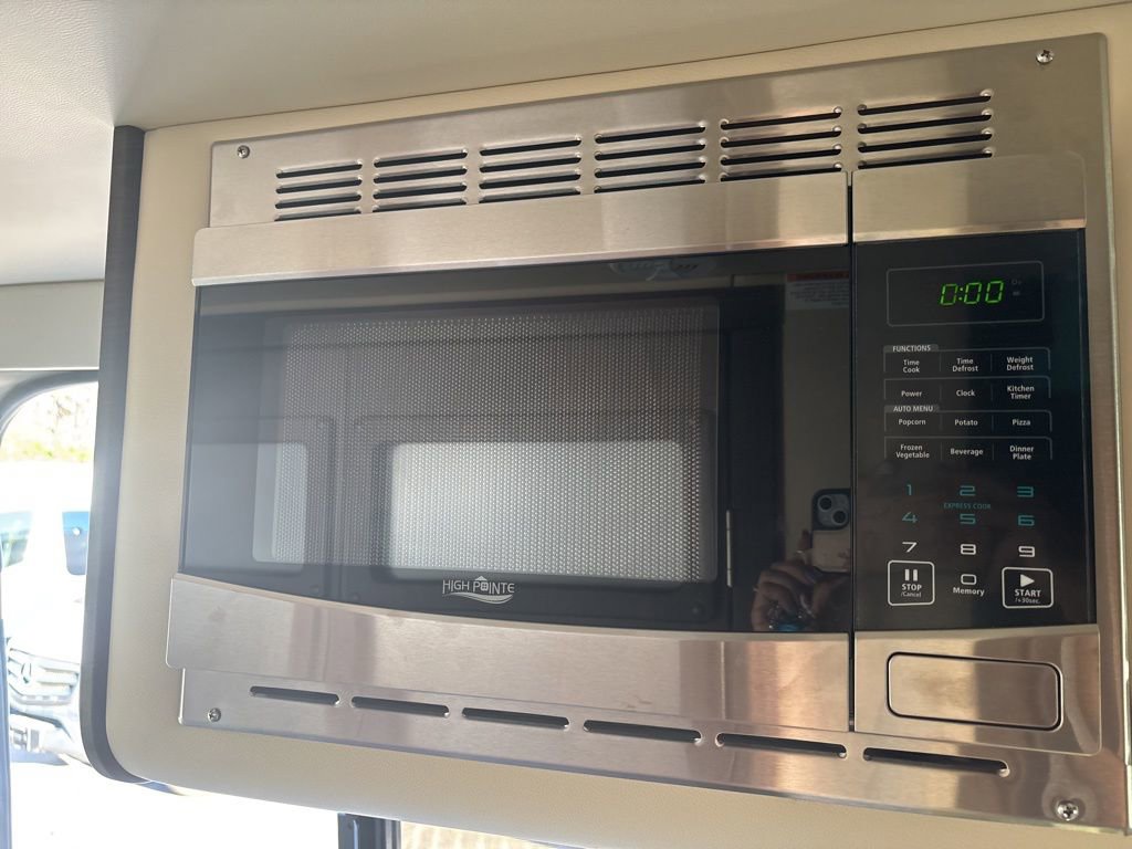 Used 2022 Mercedes-Benz Sprinter 2500 image 32