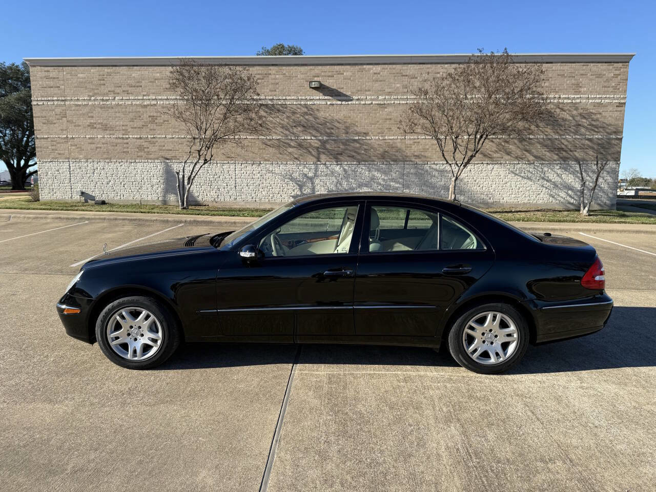 Used 2006 Mercedes-Benz E 350 E 350 4dr Sedan image 2