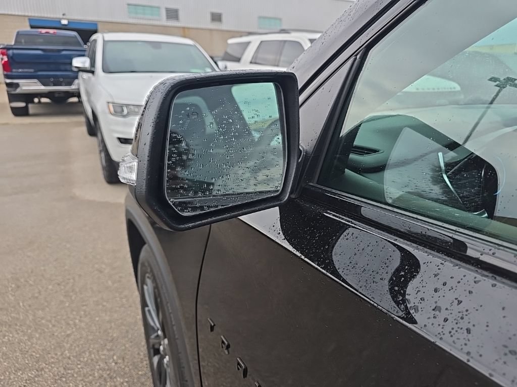 Used 2023 Chevrolet Traverse RS w/ LPO, Floor Liner Package AWD/4WD image 6