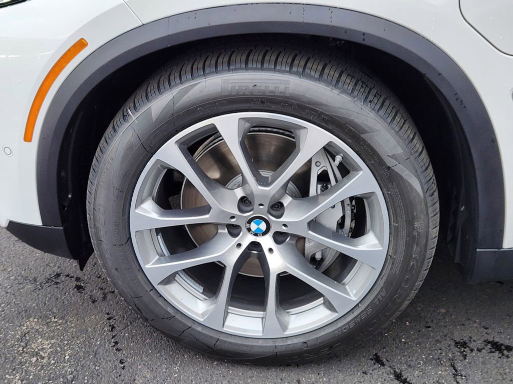 New 2026 BMW X5 xDrive50e w/ Premium Package image 7