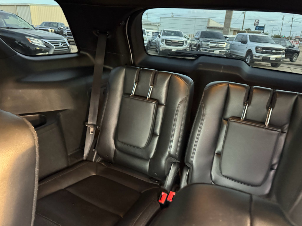 Used 2018 Ford Explorer XLT w/ Equipment Group 202A image 13