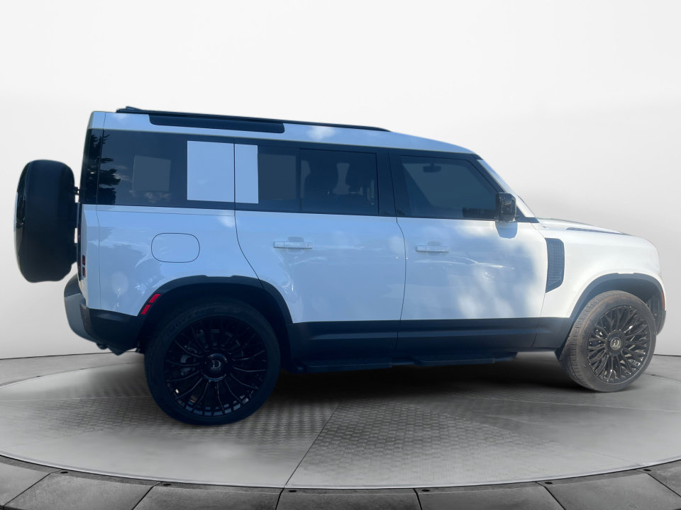 Used 2025 Land Rover Defender 110 S image 8