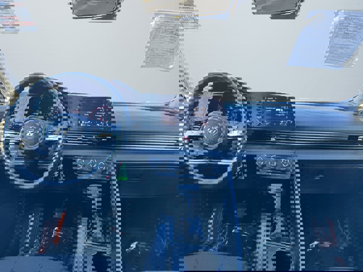 Used 2022 Hyundai Elantra SE image 9