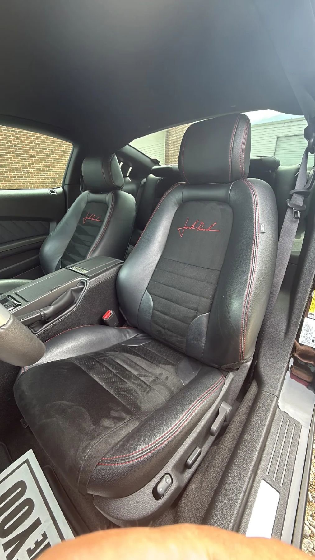 Used 2012 Ford Mustang GT Premium w/ HID Headlamps & Security Pkg RWD image 33