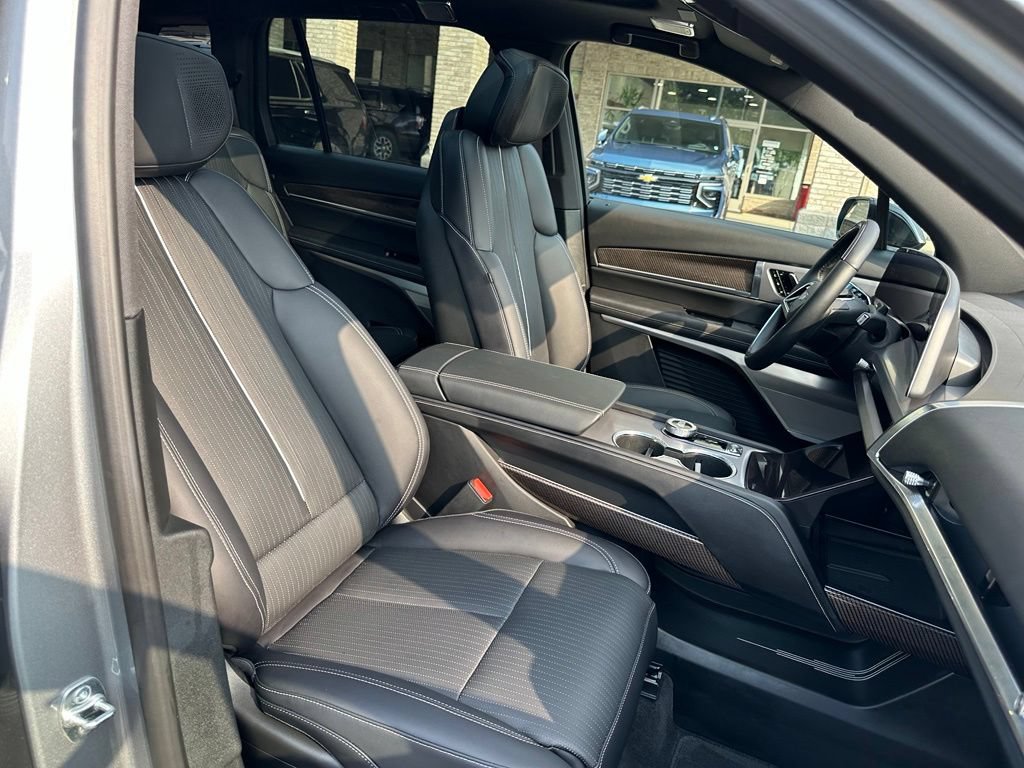 Certified 2026 Cadillac Vistiq Luxury AWD/4WD image 36