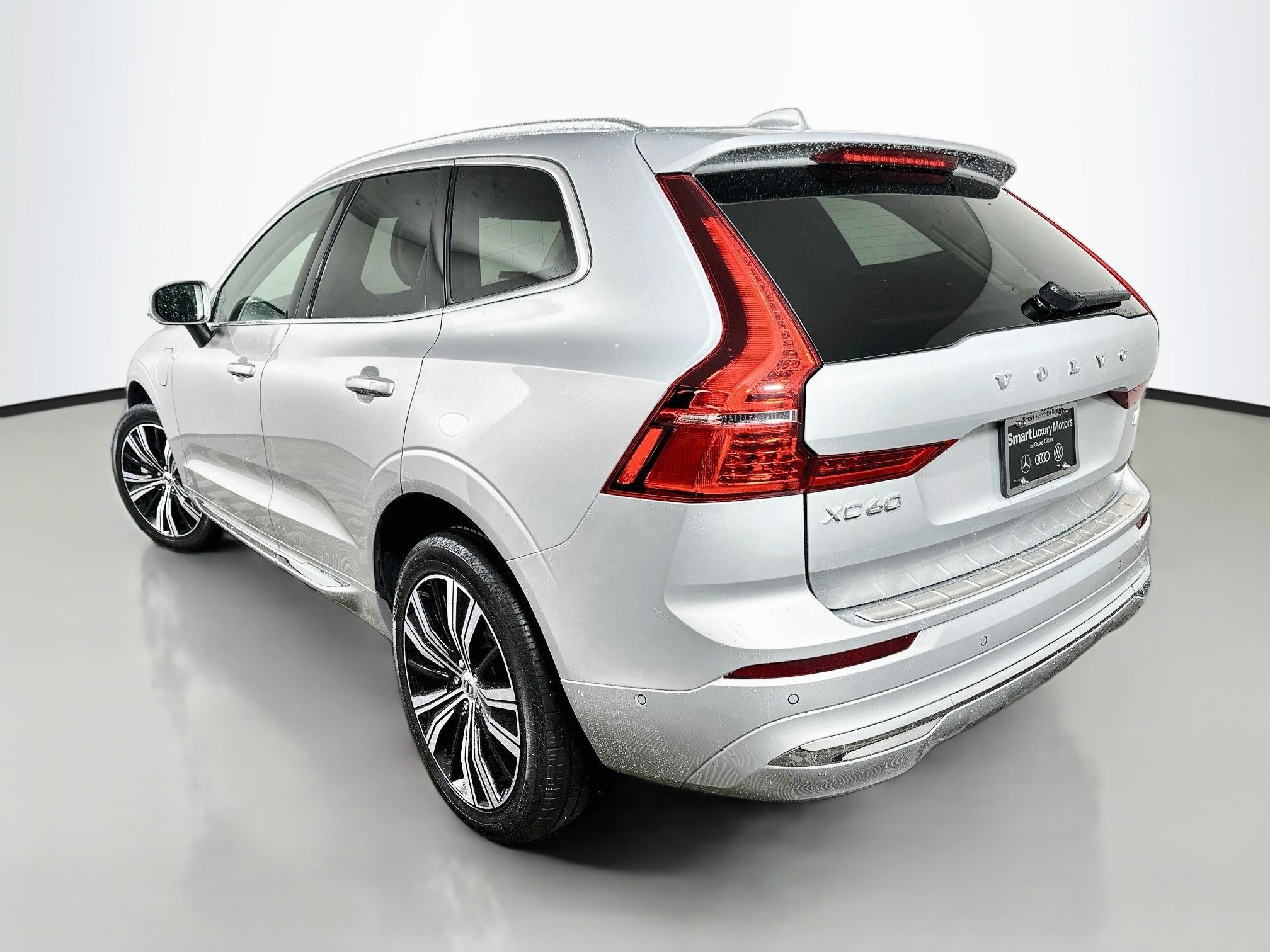 Used 2022 Volvo XC60 T8 Inscription w/ Advanced Package AWD/4WD image 5