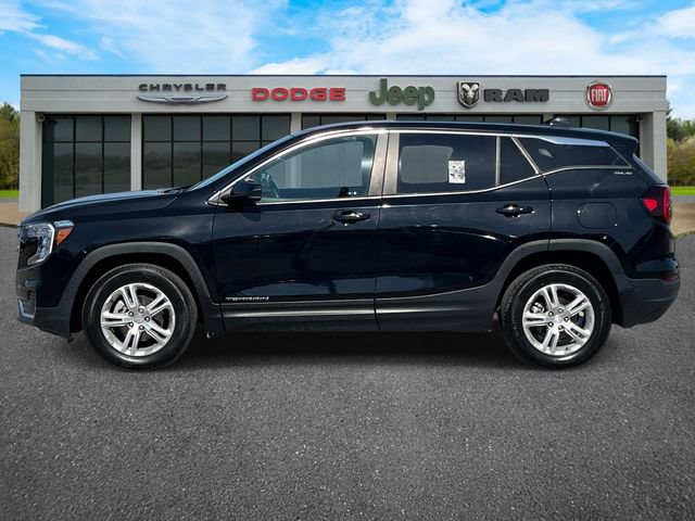 Used 2023 GMC Terrain SLE w/ LPO, Floor Liner Package FWD image 7