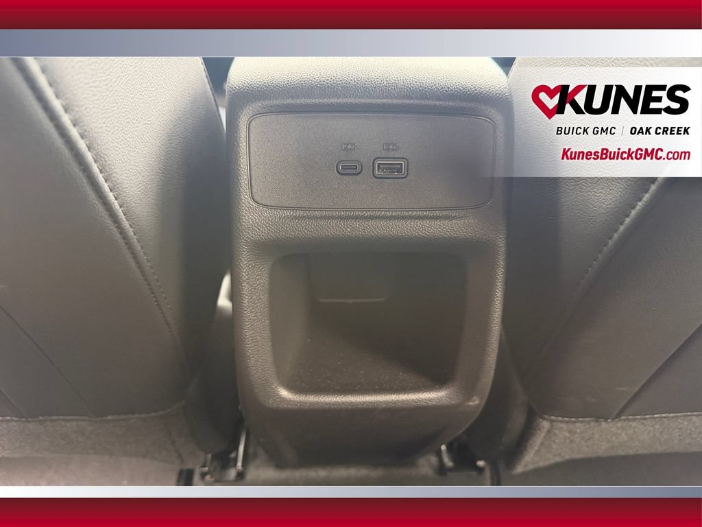 Used 2025 Buick Envista Sport Touring w/ Convenience I Package FWD image 33