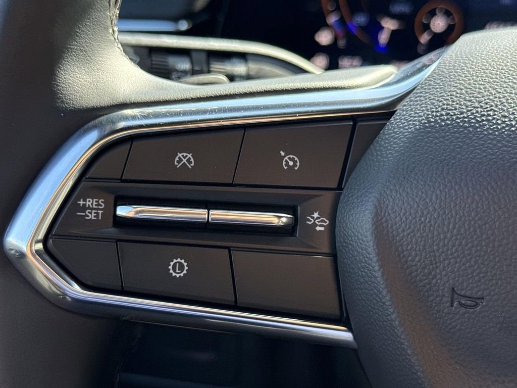 Used 2025 Chevrolet Suburban Z71 image 34