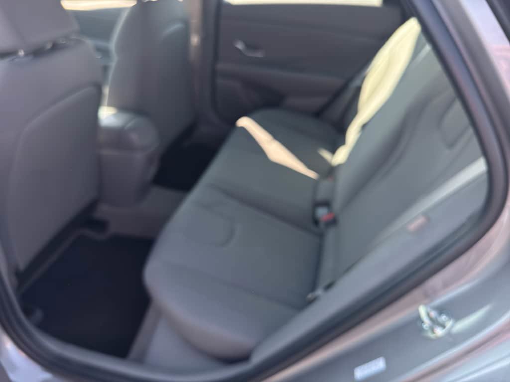 Used 2024 Hyundai Elantra SE FWD image 16