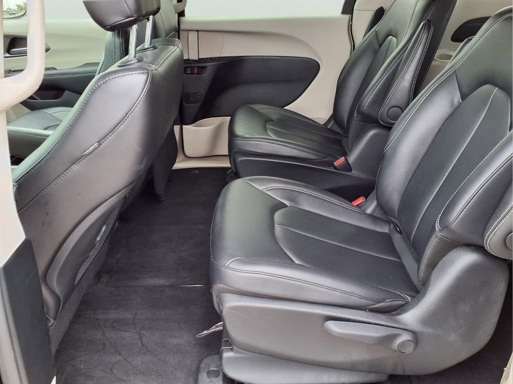 Used 2024 Chrysler Pacifica Limited FWD image 24
