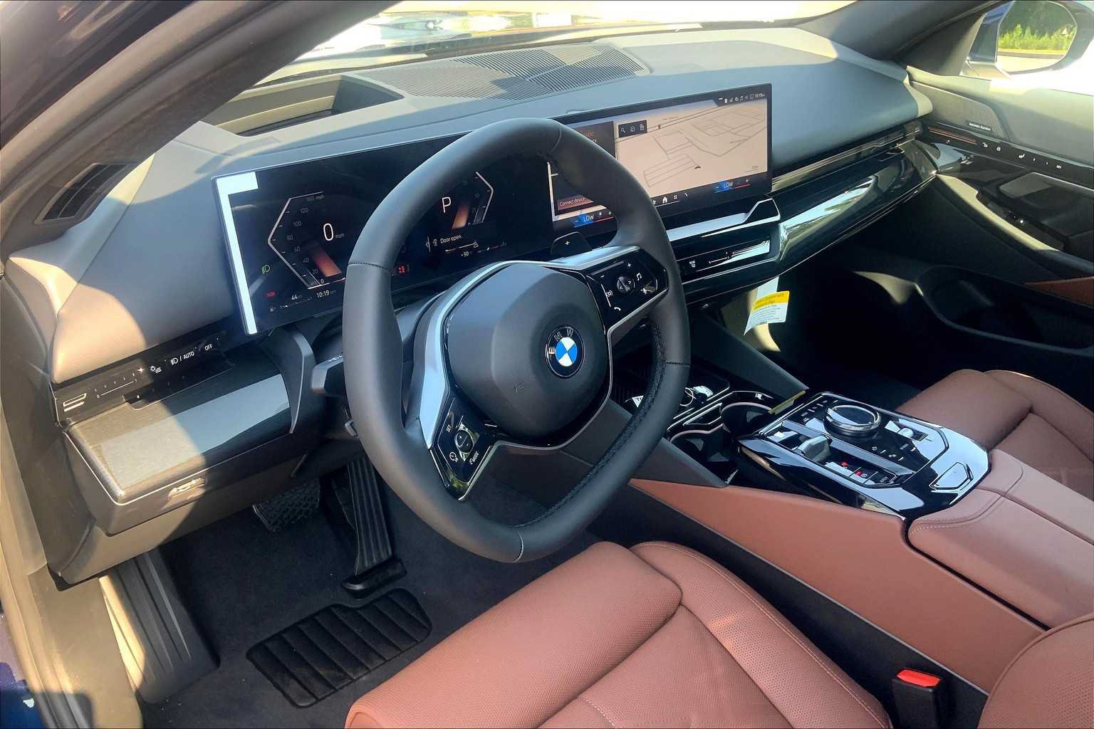 Used 2026 BMW 530i w/ Premium Package RWD image 9