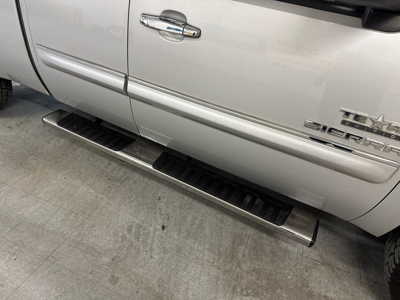 Used 2010 GMC Sierra 1500 SLE w/ Texas Edition image 74