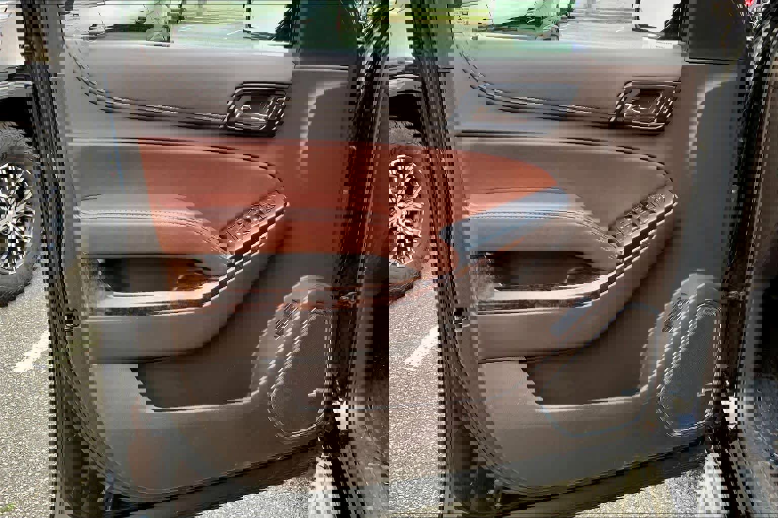 Used 2015 Chevrolet Tahoe LTZ RWD image 21