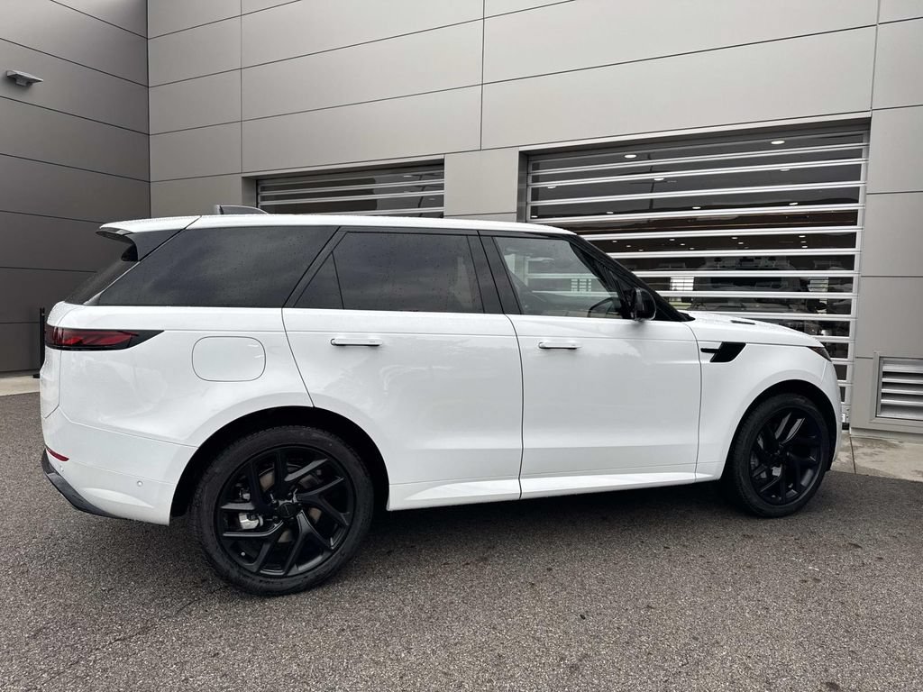 New 2026 Land Rover Range Rover Sport Dynamic SE AWD/4WD image 8